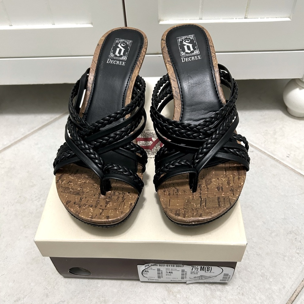 DECREE- Black Wedge Sandals for Women. Only worn once. 7.5 M - Picture 2 of 13